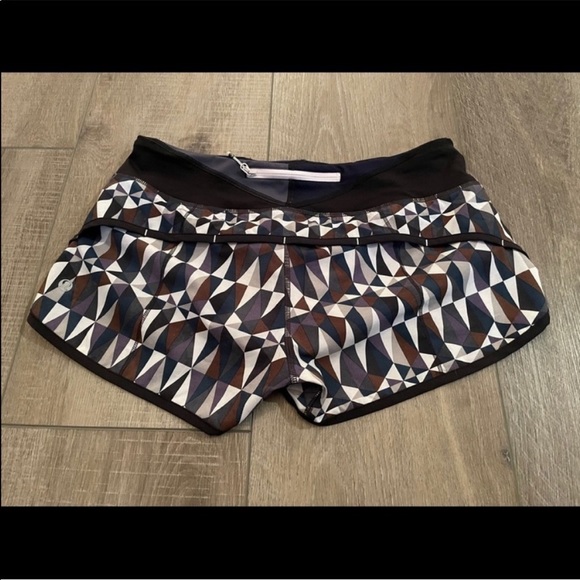 Lululemon Speed Short in Stained Glass - Picture 4 of 7